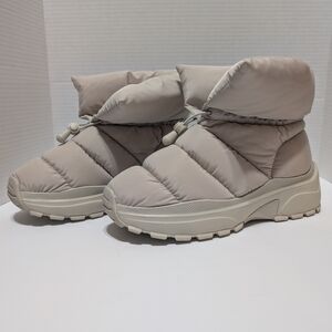 H&M Cream Winter Boots with Modern Design
